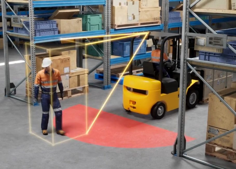 Sistema de visión artificial Proxicam detectando riesgos en almacén industrial
